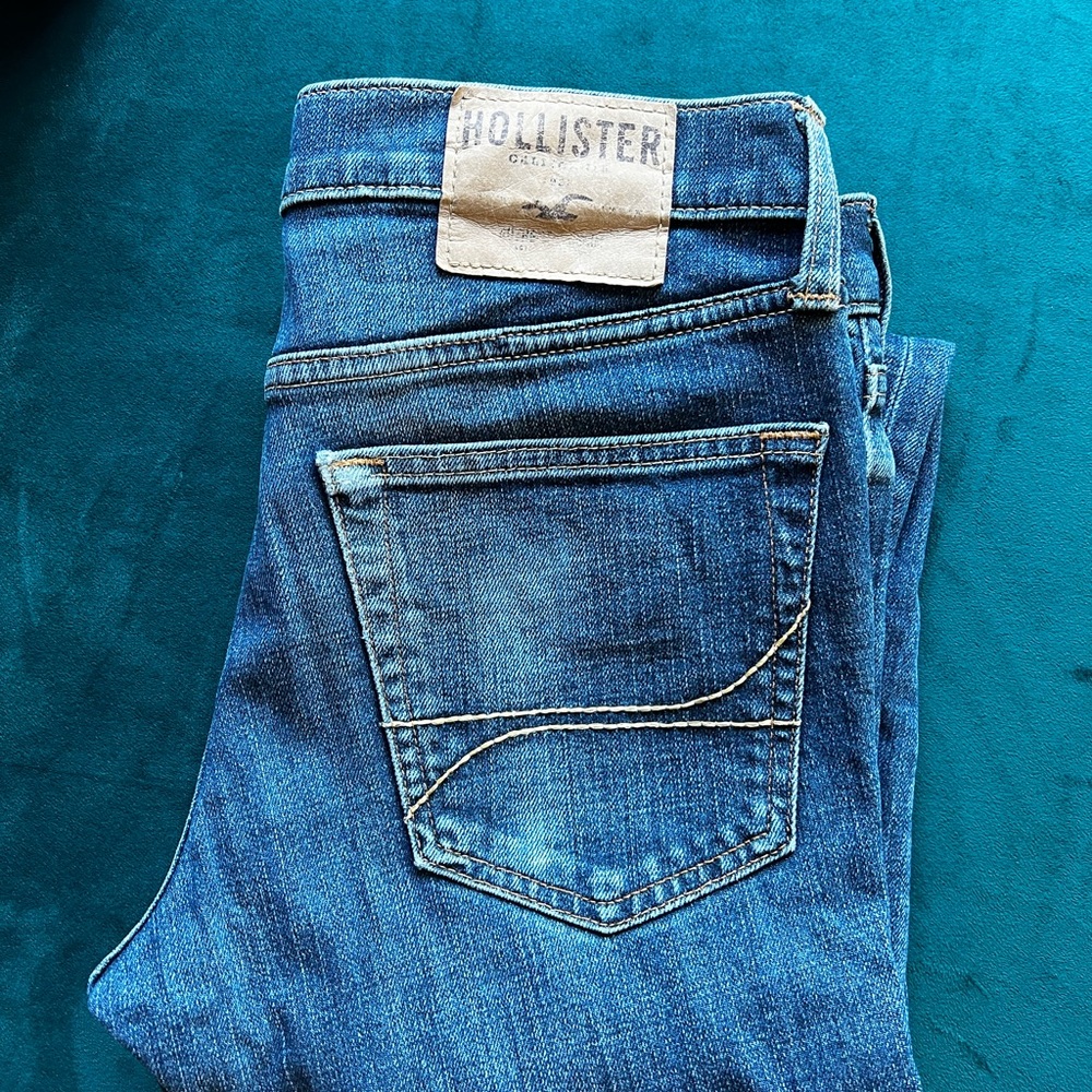 Holister 31 x 32 blue jeans.